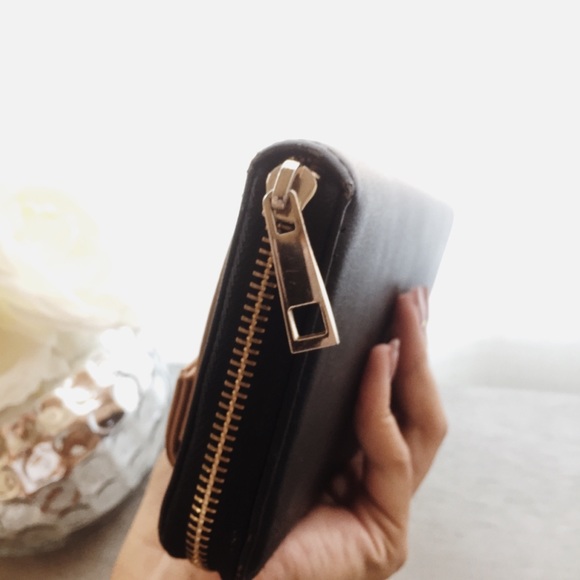 Forever 21 Faux Leather Wallet - Picture 4 of 6